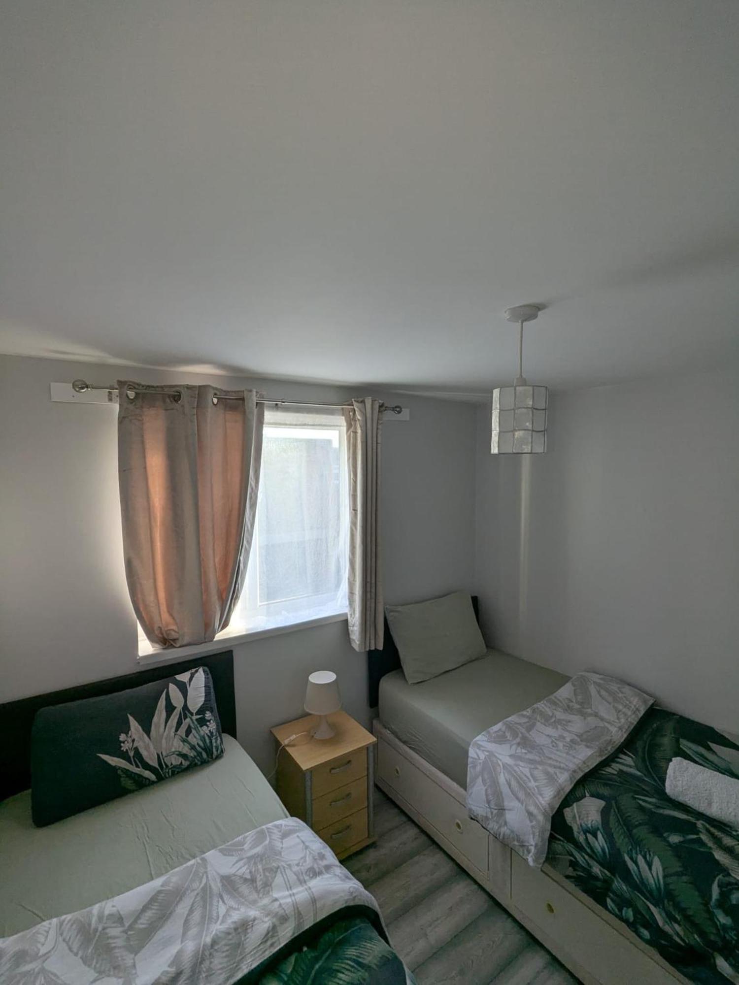 A&A Apartment Basildon Nevendon Exterior photo