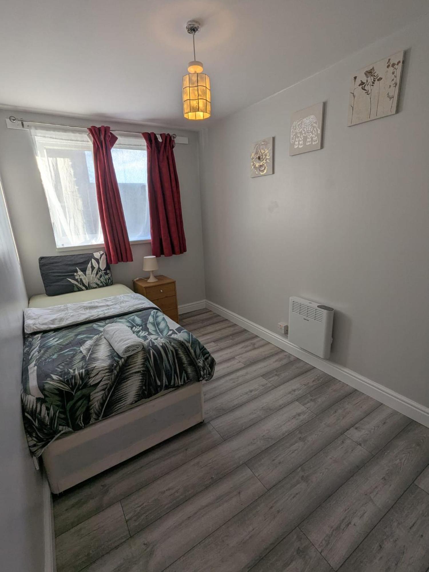 A&A Apartment Basildon Nevendon Exterior photo