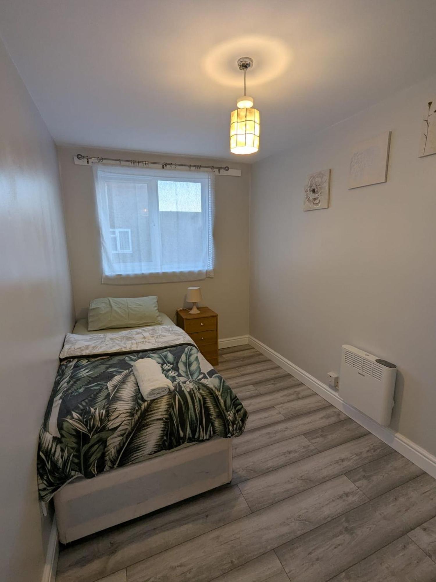 A&A Apartment Basildon Nevendon Exterior photo