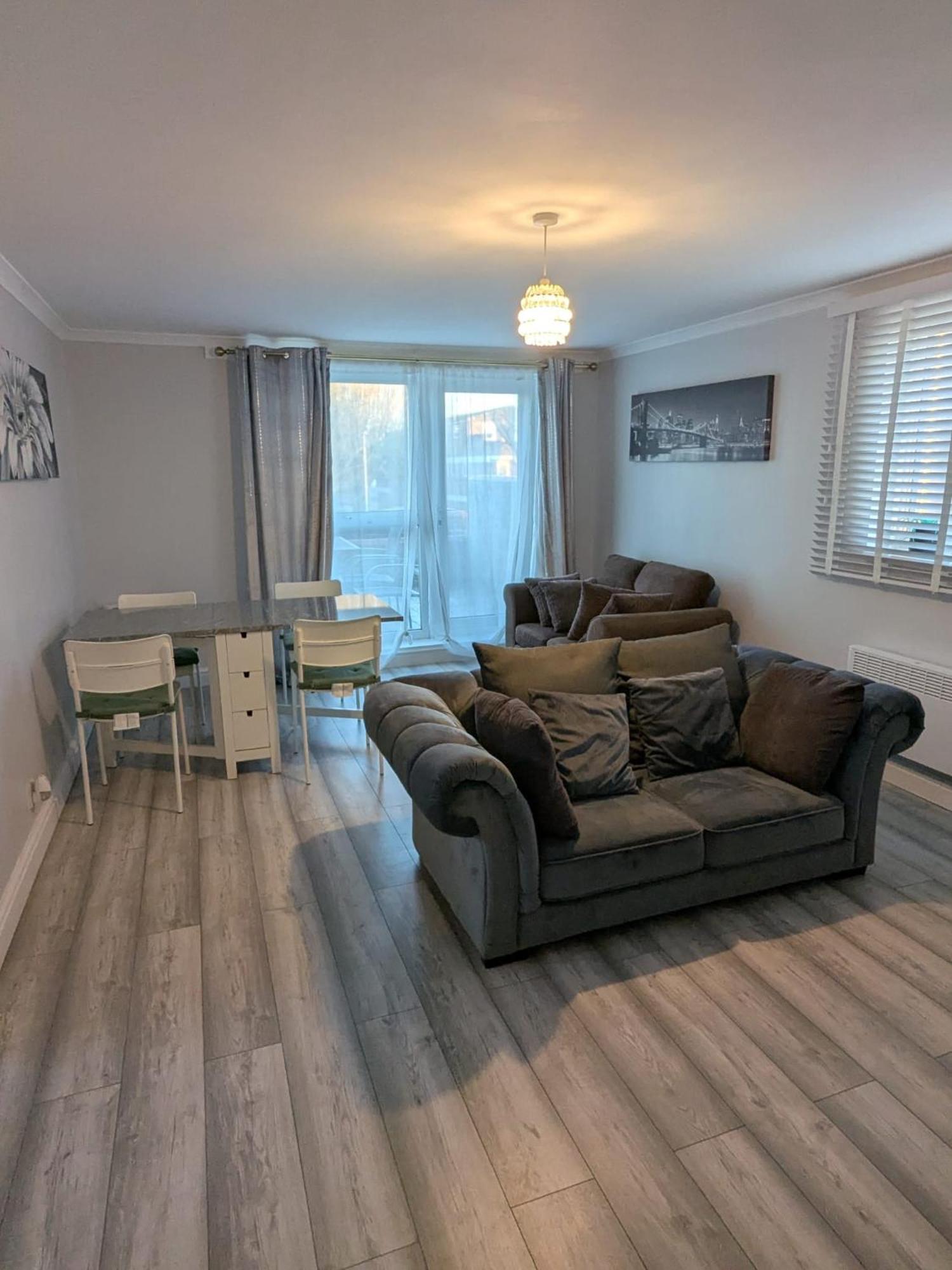 A&A Apartment Basildon Nevendon Exterior photo
